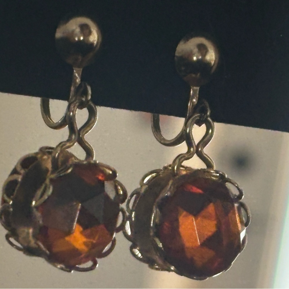 Vintage gold tone amber stone screw on earrings (no piercing required) - Picture 11 of 14